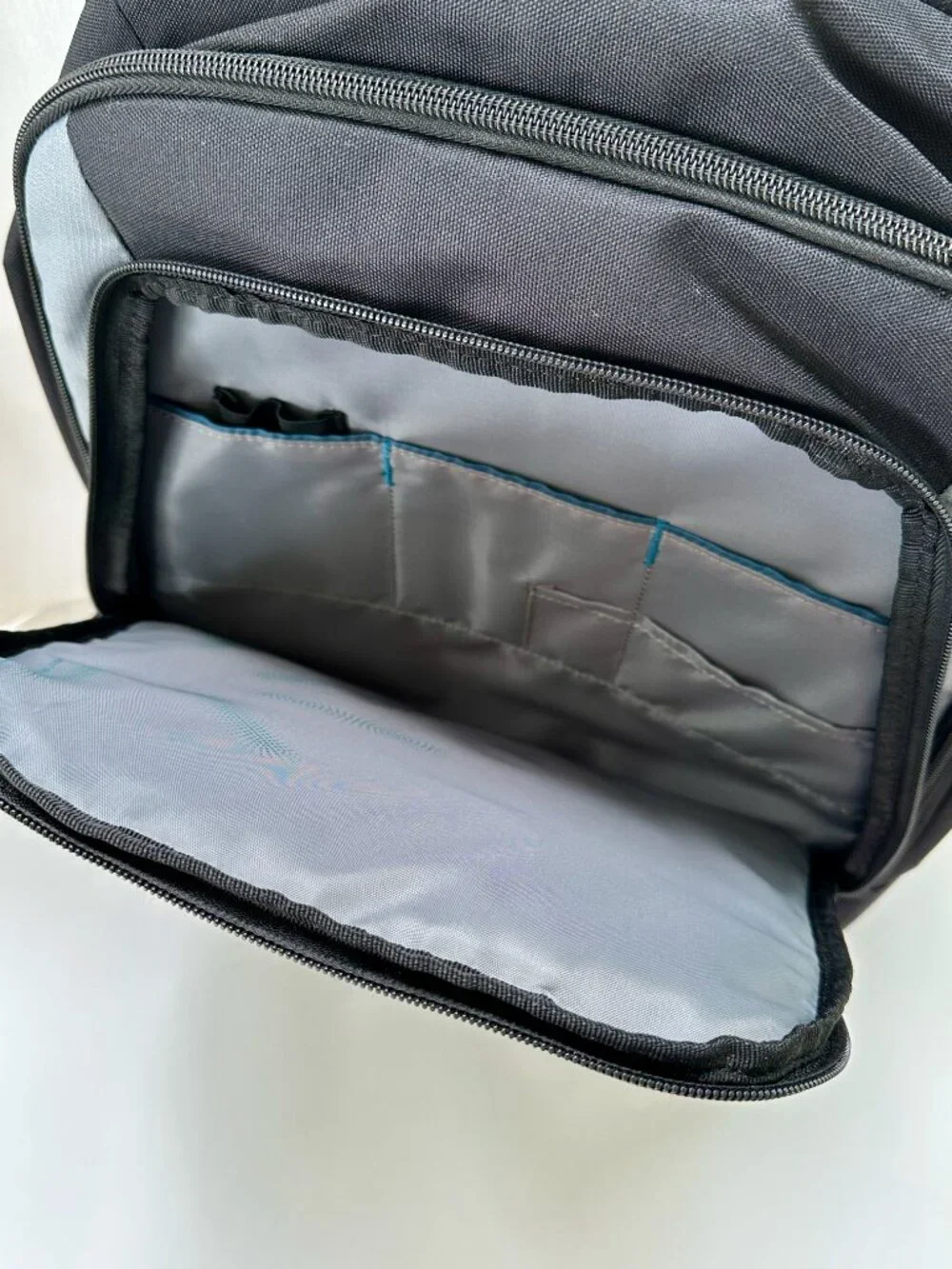 BRAND NEW Case Logic 17